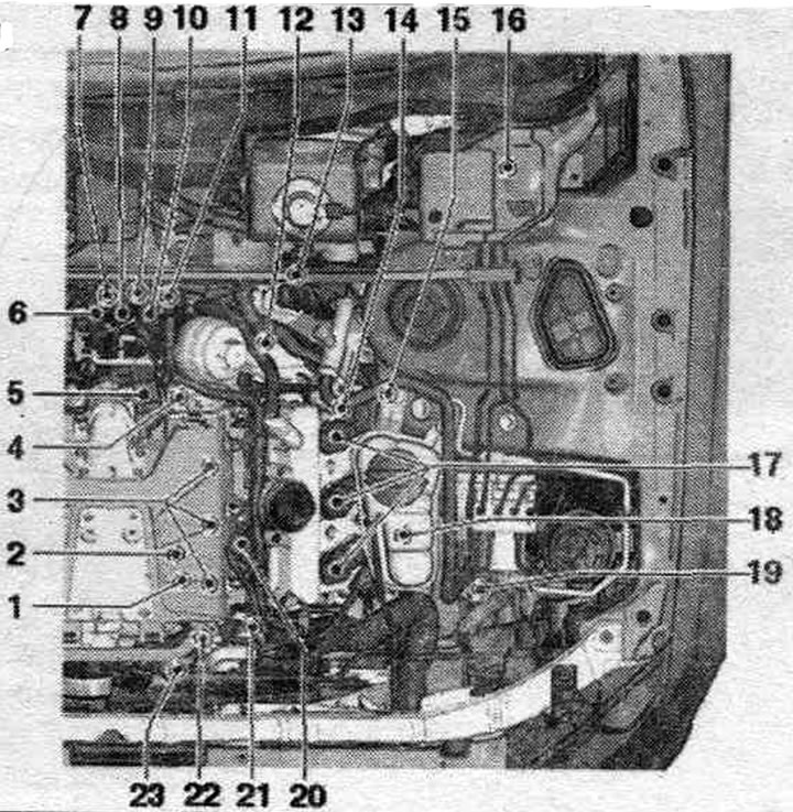 1. Snímač tlaku paliva «G247»: 22 Nm; namažte závity. 2. Senzor klepania 2 «G66». 3. Vstrekovače,…