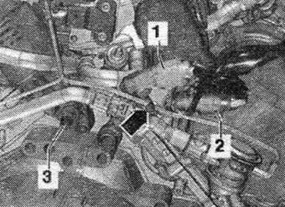 1. Pre snímač klepania 1 «G61». 2. K vstrekovačom radu valcov 1. 3. Snímač tlaku oleja «F22».