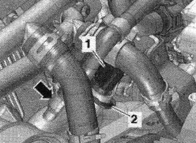 1. Snímač teploty chladiacej kvapaliny «G62» v prednej časti motora.