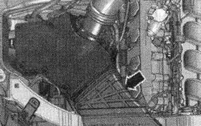Зняти кришки мот. відсіку «стрілки». Зняти повітропровід «стрілка».