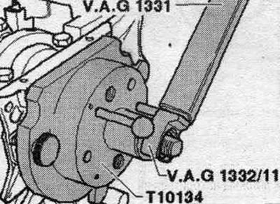 Зацягнуць шасцігранную гайку мант. прынады «Т10134» момантам 35 Нм. Пасля зацяжкі шасціграннай…