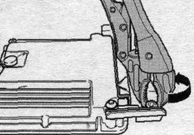 Для этого включить фен и нагревать болт 20-30 с. Клещами вывернуть стопорный болт (по направлению…