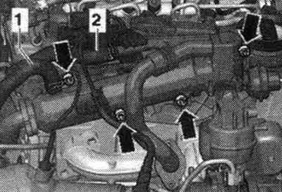 Не развивайте линии «1» и «2». Развийте болтовете със «стрелка» и завържете системния охладител.…