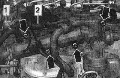 Не развивайте линии «1» и «2». Развийте болтовете със «стрелка» и завържете системния охладител.…