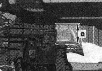 Спуснете CP с помощта на накланящо устройство с размер «a». Размер «a» = максимум 80 мм.