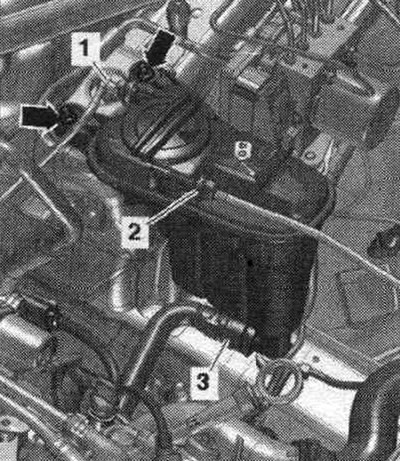 Снять шланги ОЖ, для этого разжать крепежные скобы «1» и «3». «Поз. 2» и «стрелки» не учитывать.