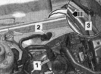 Зняць шланг ОЖ, прыслабіўшы шлангавы хамут «1». Зняць вакуумны патрубак «2» з кантавой сценкі…