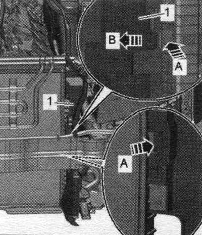 Освободете скобите «стрелка A» и свалете въздуховода «1» отляво и отдясно «стрелка B».