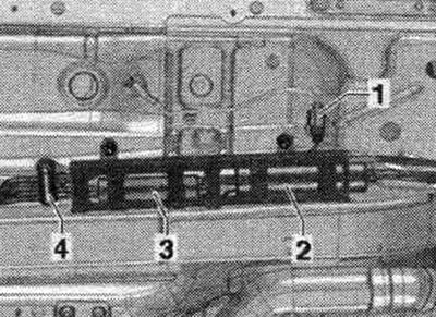 1. Штэкерны раз'ём дад. топл. помпы «V393». 2. Паліўны фільтр. 3. Дад. топл. помпа «V393». 4.…