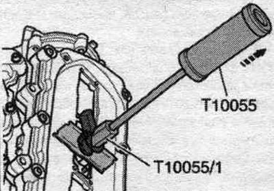 Извадете инжекторите, като използвате изтегляча T10055 и адаптера T10055/1. Поставете извадените…