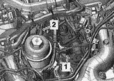 Отстранете електрическия конектор «2» на сензора за температура на системата. рециркулация на…