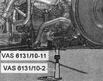 Усталяваць кандуктары з «VAS 6131/10» ззаду злева і справа на перадпакоях разьбовых злучэннях…