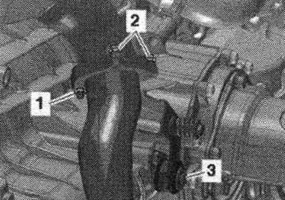 Выняць раздымы «1, 4» з кранштэйна і адлучыць яго. «Паз. 2, 3» не ўлічваць.