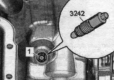 Уврните вијак за фиксирање «3242» у отвор обртним моментом од 20 Nm, ако је потребно, лагано…