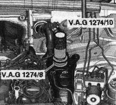 Зняць прынаду для запраўкі сістэ. астуджэнні з адаптара «VAG 1274/8» на пашыр. бачку. Насадзіць…