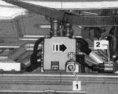 Unscrew bolt «1» and remove the distribution block «in the direction of the arrow» from the…