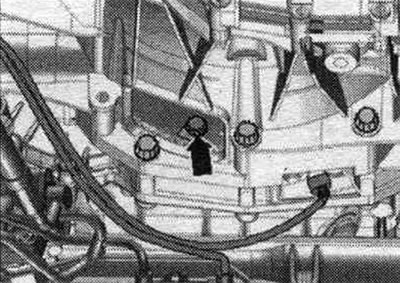 Unscrew the 3 bolts «arrow» of the driven disk, to do this, rotate the clutch module accordingly…