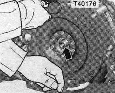 If necessary, remove the clutch module.