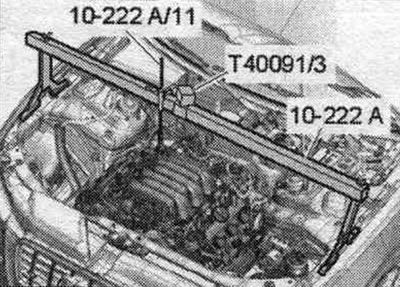 Монтирайте напречната греда «10-222 A» с конектора «T40091/3» върху чашките на амортисьорните…