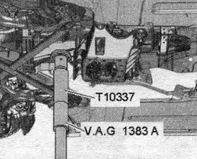 Падперці КП кантавальнікам і насаджанай апорай КП «Т10337». Злёгку прыпадняць КП кантавальнікам.