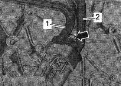 А/м са зменным фільтрам ATF: Вывярнуць ніт «стрэлка» і адлучыць магістралі ATF «1, 2» ад КП.…