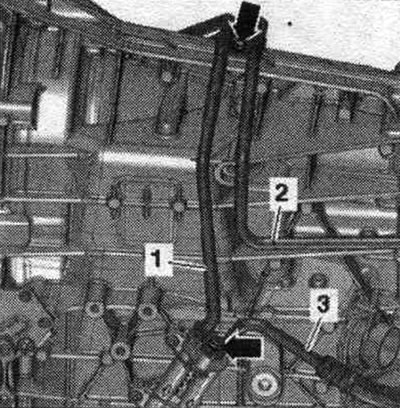 А/м з магістральным фільтрам ATF: Вывярнуць ніты «стрэлкі» і адлучыць магістраль ATF «1» ад КП.…