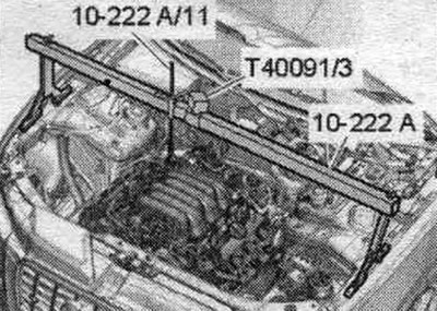 А/м з рухавіком 3,2 л FSI: Усталяваць траверсу «10-222 А» з злучальнікам «Т40091/3» на кубкі…