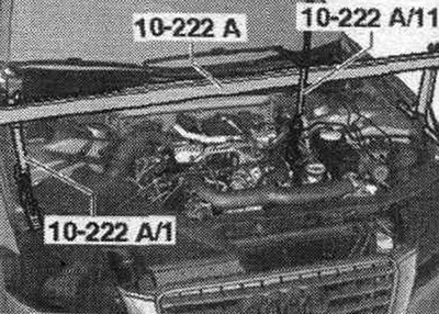 Усталяваць траверсу «10-222 А» на кубкі амартызацыйнай стойкі злева і справа, як паказана на…