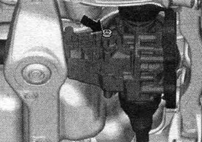 Выкруціць разьбовую корак адтуліны «1» для кантролю алею. Узровень алею дастатковы, калі картар…