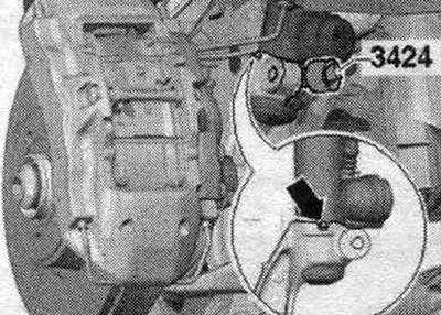 Пры ўсталёўцы сачыць за тым, каб Т-вобразны палец «стрэлка» зафіксаваўся ў пазе відэльца…