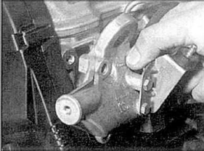 1. Отсоедините от блока все внешние детали и датчики. Вывинтите масляные жиклеры поршней.