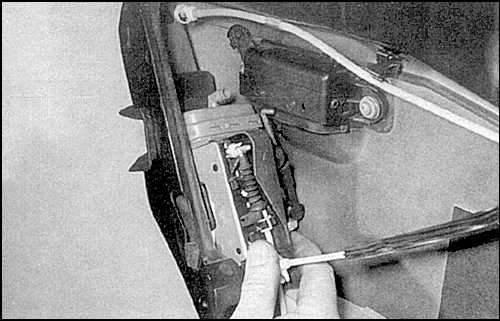 Замок ауди а6 как разобрать Door handle and lock elements (Audi A6 C4, 1994-1997 / Body / Interior (internal
