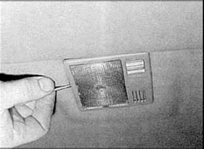 Где находится предохранитель плафона Replacement of interior lighting lamps (Audi A6 C4, 1994-1997 / Electrical equip