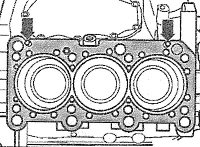 4.27. Убедитесь в правильности расположения установочных штифтов (см. стрелки)