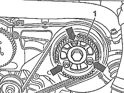 4.17. Выкруціце тры ніта (гл. стрэлкі) і зніміце шасцярню 1 прывада ТНВД. Аўтамабілі з дызельным…