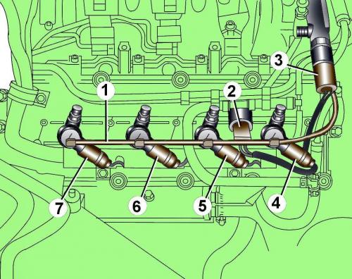 Отсоедините среднюю трубу системы охлаждения с задней стороны головки блока цилиндров.