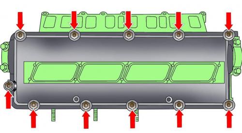 Проверните коленчатый вал по часовой стрелке на 180° и снимите форсунки цилиндров 2 и 4.