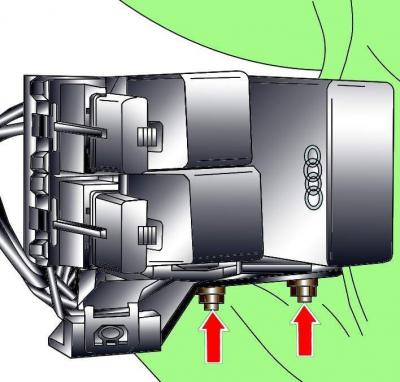 Снимите нижнюю декоративную накладку с вещевой полкой, расположенную под панелью приборов со…