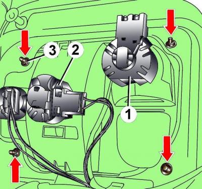 Извлеките из заднего фонаря держатели с лампами, повернув держатель по (против) часовой стрелке.
