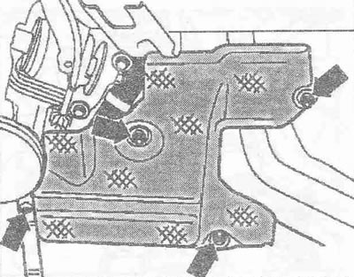 Развийте гайките «стрелки» и отстранете топлинния щит «2».