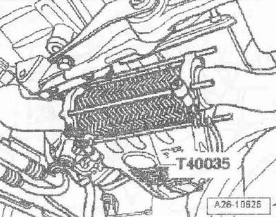 Развийте болтовете «стрелки», закрепващи входящата тръба към изпускателния колектор.