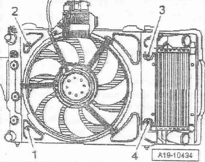 Odpojte konektor na klaksóne. Odskrutkujte 2 skrutky «3» vľavo a vpravo a vyberte výstužnú…