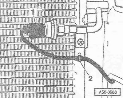 Demontujte snímač vonkajšej teploty «G7» «šípka» z držiaka.