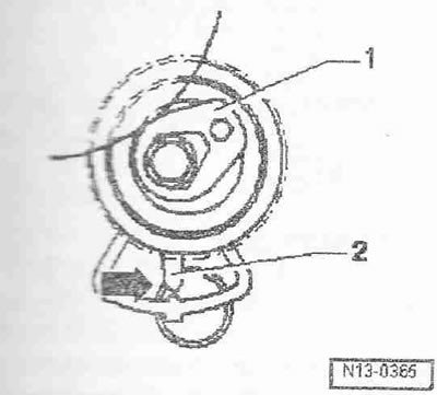 Затегнете зъбчатия ремък, като завъртите опъващата ролка «1» обратно на часовниковата стрелка,…