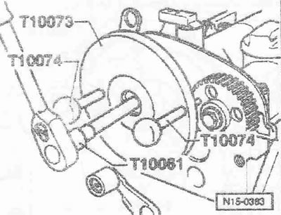 Смажете резбите и опорната повърхност на главата на болта «3» за зъбното колело на всмукателния…