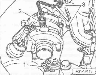 Отстранете вакуумния маркуч «2» от вакуумния регулатор на налягането на усилване и го освободете.…