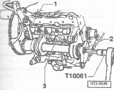 Odskrutkujte rám kľukového hriadeľa «3» z bloku valcov a vyberte ho spolu s vyvažovacím hriadeľom.…