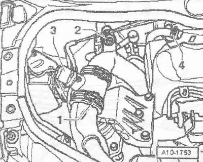 Odstráňte hornú časť «šípky» krytu remeňa.