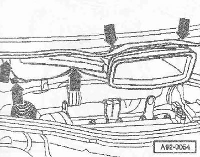 Отстранете маркуча на въздуховода «1» от смукателната тръба, за да направите това, освободете…