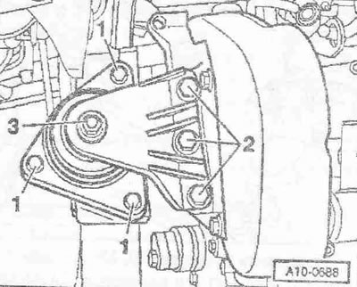 Гайката «3» може да се разхлаби само за подмяна на опората на двигателя. Развийте болтовете «1 и 2»…